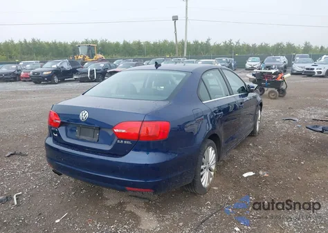 2011 Volkswagen Jetta 2.5L Sel z USA, uszkodzony, nr VIN 3VWLZ7AJ5BM345041